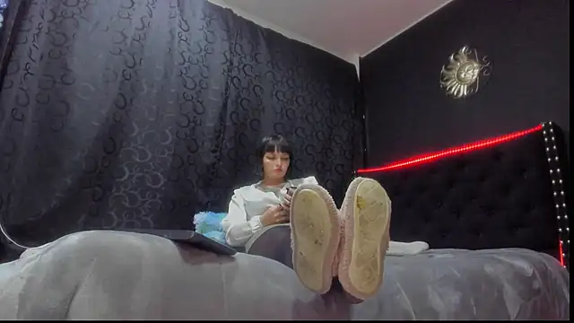 amareto queen online show from 12/16/24, 03:22