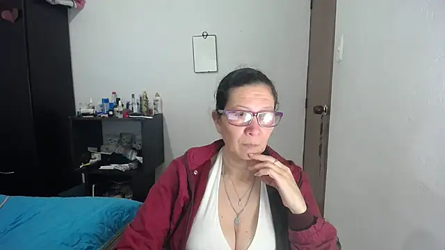 Snapshot of latin49 chatting on 10/31/25, 05:30 latin49 online show from 10/31/25, 05:30