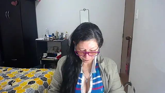 Snapshot of latin49 chatting on 11/07/25, 03:39 latin49 online show from 11/07/25, 03:39