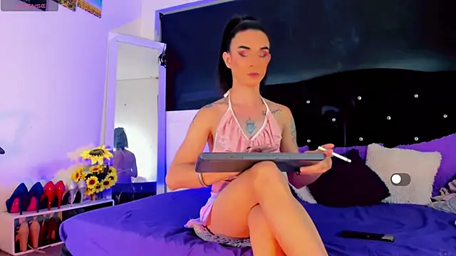 lesly xx online show from 12/25/24, 03:50