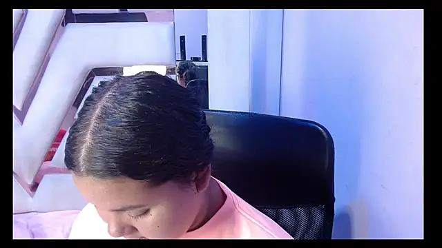 Snapshot of ValenTitis chatting on 11/12/25, 08:52 ValenTitis online show from 11/12/25, 08:52