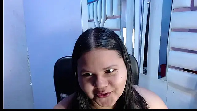 Snapshot of ValenTitis chatting on 12/15/25, 08:46 ValenTitis online show from 12/15/25, 08:46