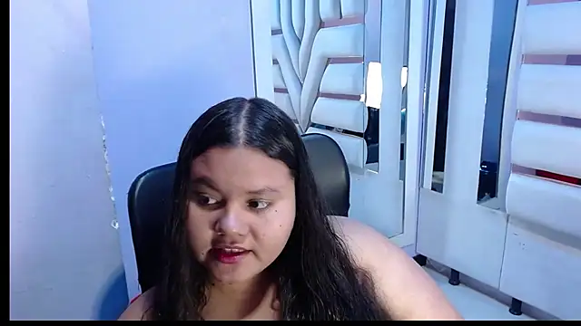 Snapshot of ValenTitis chatting on 12/17/25, 09:10 ValenTitis online show from 12/17/25, 09:10