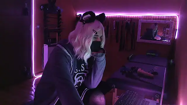 Snapshot of Ginny-the-bdsm-nympho chatting on 10/05/25, 04:27 Ginny-the-bdsm-nympho online show from 10/05/25, 04:27