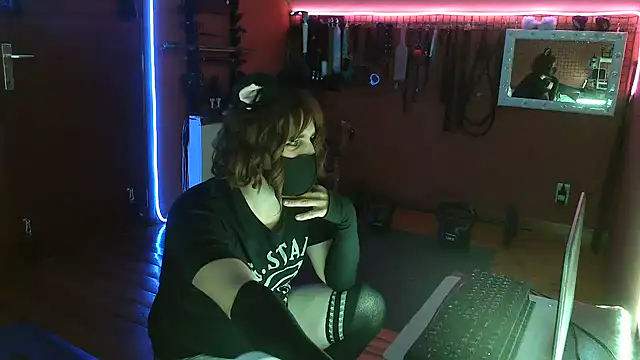Snapshot of Ginny-the-bdsm-nympho chatting on 04/26/26, 05:21 Ginny-the-bdsm-nympho online show from 04/26/26, 05:21