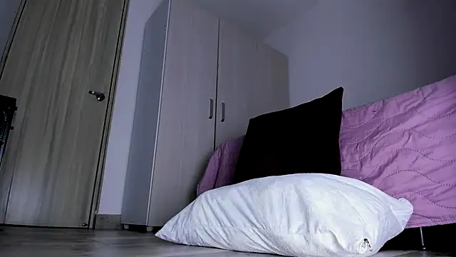 Skarleth69 online show from 09/25/25, 01:53