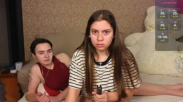 Snapshot of twobabesweet chatting on 10/16/25, 08:04 twobabesweet online show from 10/16/25, 08:04