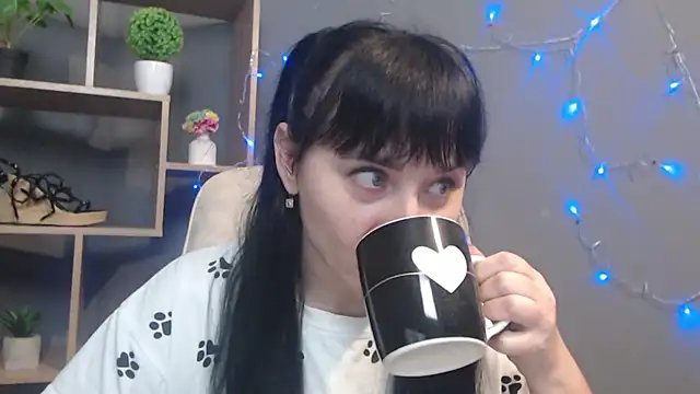 Snapshot of NinaFlawlees chatting on 11/21/25, 12:59 NinaFlawlees online show from 11/21/25, 12:59