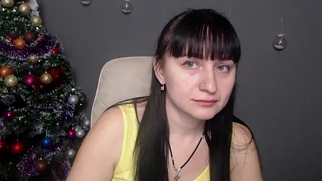 Snapshot of NinaFlawlees chatting on 12/15/25, 01:04 NinaFlawlees online show from 12/15/25, 01:04