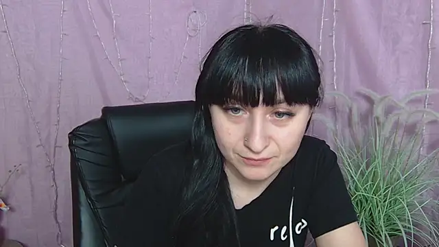 NinaFlawlees online show from 05/06/26, 12:10