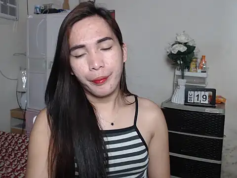 Snapshot of Msyensmith chatting on 12/19/25, 05:36 Msyensmith online show from 12/19/25, 05:36