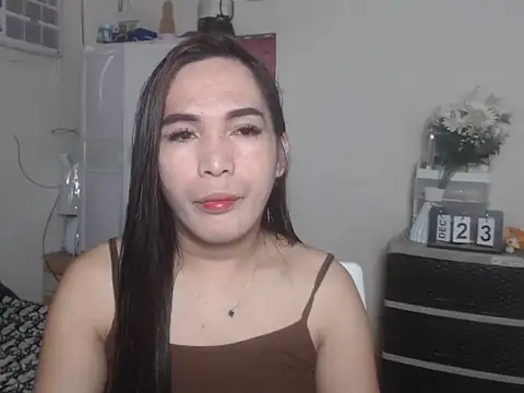 Snapshot of Msyensmith chatting on 12/23/25, 05:49 Msyensmith online show from 12/23/25, 05:49