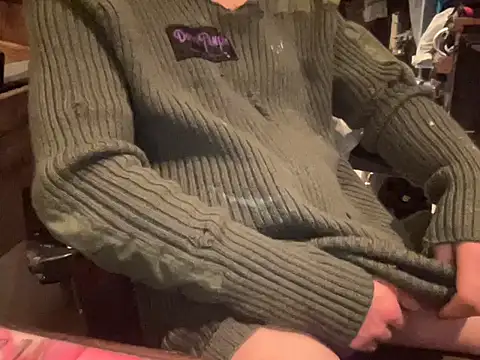 Snapshot of rexflexxx chatting on 10/19/25, 04:35 rexflexxx online show from 10/19/25, 04:35