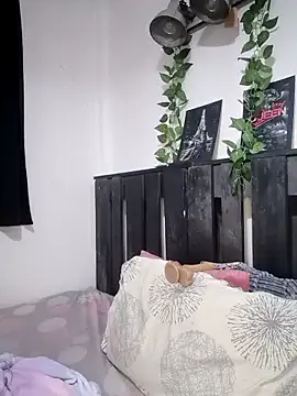 Snapshot of Bayan-Queen chatting on 10/22/25, 07:46 Bayan-Queen online show from 10/22/25, 07:46