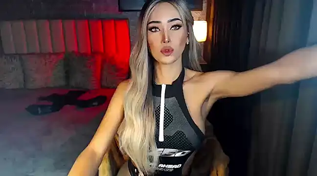 Miss Amandaversace online show from 03/21/25, 10:28