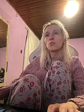 Snapshot of bunnydark00 chatting on 09/11/25, 12:33 bunnydark00 online show from 09/11/25, 12:33