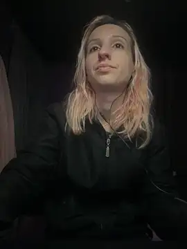 Snapshot of bunnydark00 chatting on 10/09/25, 11:03 bunnydark00 online show from 10/09/25, 11:03