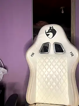 Snapshot of bunnydark00 chatting on 10/28/25, 09:28 bunnydark00 online show from 10/28/25, 09:28