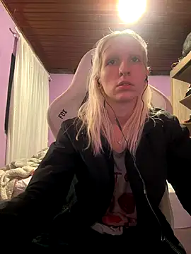 Snapshot of bunnydark00 chatting on 11/08/25, 02:34 bunnydark00 online show from 11/08/25, 02:34