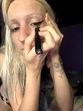 Snapshot of bunnydark00 chatting on 11/13/25, 10:08 bunnydark00 online show from 11/13/25, 10:08