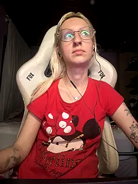 Snapshot of bunnydark00 chatting on 11/15/25, 02:53 bunnydark00 online show from 11/15/25, 02:53