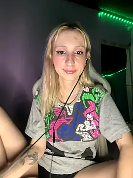 Snapshot of bunnydark00 chatting on 12/04/25, 04:44 bunnydark00 online show from 12/04/25, 04:44