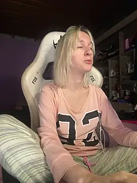 bunnydark00 online show from 06/11/26, 04:54