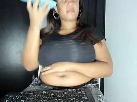 Snapshot of ashanty_1012 chatting on 01/16/25, 11:59 ashanty 1012 online show from 01/16/25, 11:59