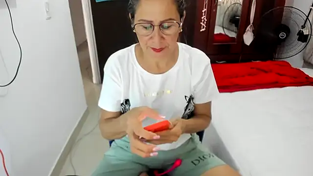 Snapshot of jademartin_ chatting on 03/17/25, 08:40 jademartin online show from 03/17/25, 08:40