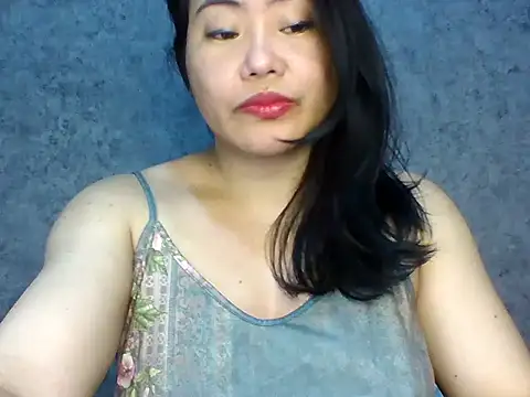 Snapshot of SexiestAries chatting on 10/14/25, 01:45 SexiestAries online show from 10/14/25, 01:45