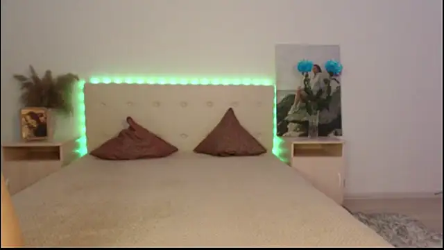 RoxannePure online show from 10/21/25, 04:13