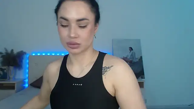 Snapshot of RoxannePure chatting on 03/19/26, 03:54 RoxannePure online show from 03/19/26, 03:54