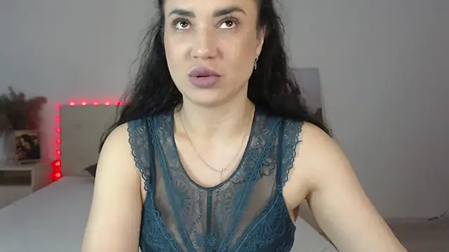 Snapshot of RoxannePure chatting on 04/29/26, 03:54 RoxannePure online show from 04/29/26, 03:54