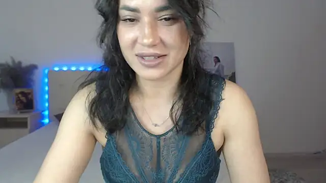 Snapshot of RoxannePure chatting on 05/05/26, 03:47 RoxannePure online show from 05/05/26, 03:47