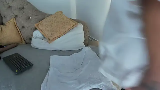 Snapshot of Naughty__Mom chatting on 12/22/24, 01:44 Naughty Mom online show from 12/22/24, 01:44