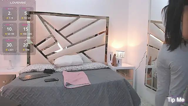 Snapshot of Naughty__Mom chatting on 01/15/25, 12:36 Naughty Mom online show from 01/15/25, 12:36