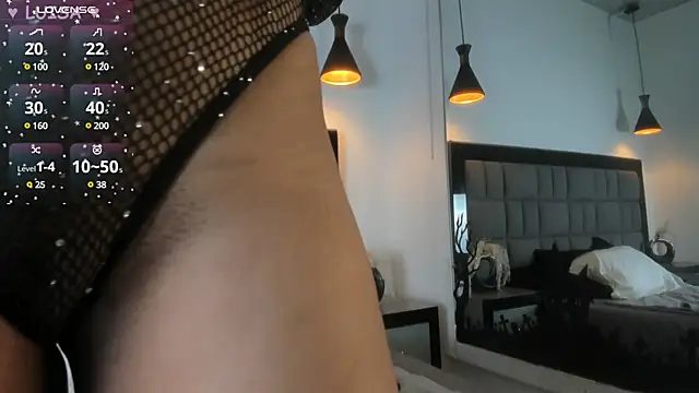 Snapshot of Naughty__Mom chatting on 01/16/25, 01:58 Naughty Mom online show from 01/16/25, 01:58