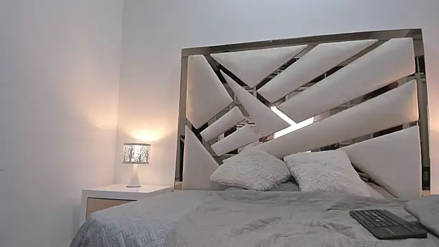 Snapshot of Naughty__Mom chatting on 02/18/25, 08:59 Naughty Mom online show from 02/18/25, 08:59