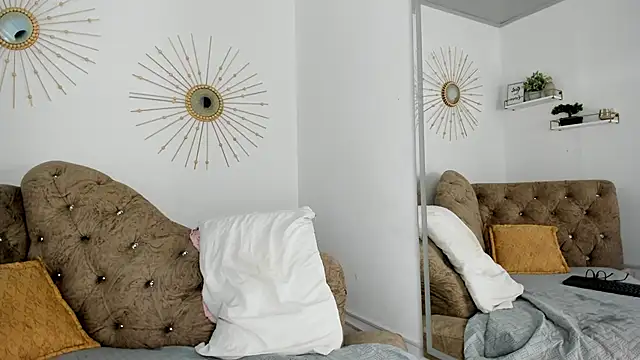 Snapshot of Naughty__Mom chatting on 03/02/25, 06:19 Naughty Mom online show from 03/02/25, 06:19