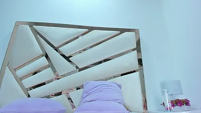 Snapshot of Naughty__Mom chatting on 03/21/25, 08:08 Naughty Mom online show from 03/21/25, 08:08