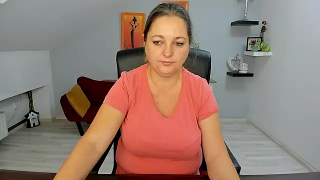 LollaGirl online show from 10/02/25, 03:24