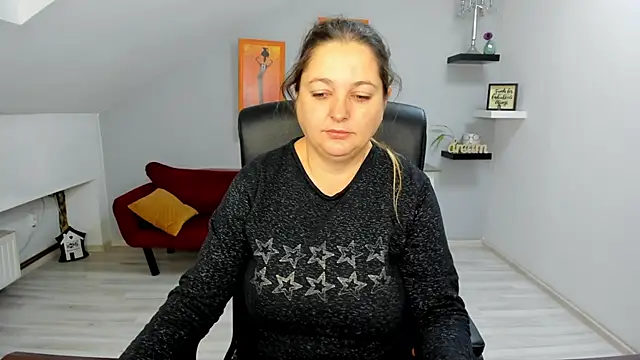 LollaGirl online show from 11/24/25, 04:23