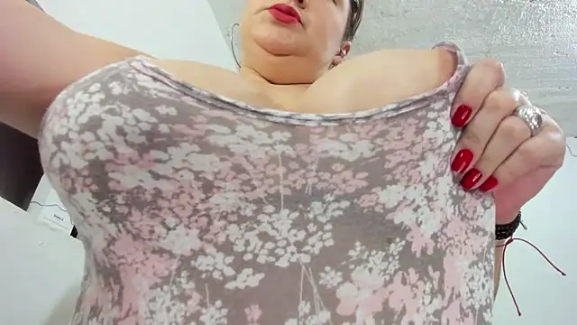 Snapshot of susy_bigboobs chatting on 02/03/25, 03:53 susy bigboobs online show from 02/03/25, 03:53