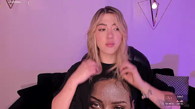 Snapshot of EveBensonX chatting on 10/30/25, 12:28 EveBensonX online show from 10/30/25, 12:28