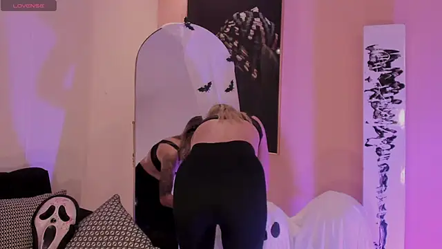 Snapshot of EveBensonX chatting on 10/31/25, 12:39 EveBensonX online show from 10/31/25, 12:39