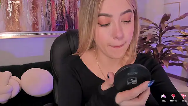 Snapshot of EveBensonX chatting on 11/05/25, 12:27 EveBensonX online show from 11/05/25, 12:27