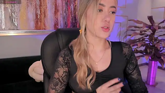 Snapshot of EveBensonX chatting on 11/06/25, 12:39 EveBensonX online show from 11/06/25, 12:39