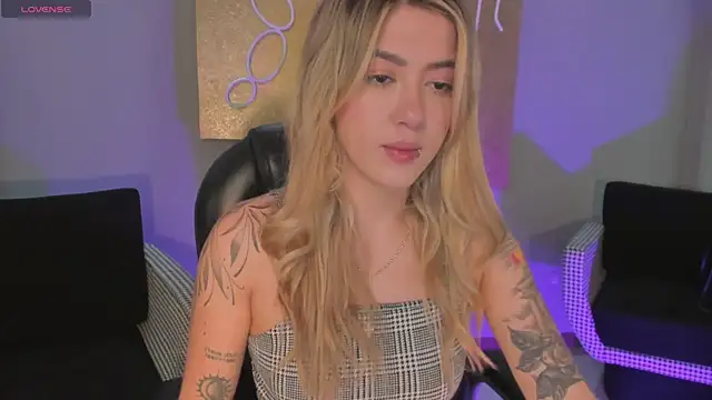 Snapshot of EveBensonX chatting on 11/14/25, 12:48 EveBensonX online show from 11/14/25, 12:48