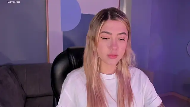 Snapshot of EveBensonX chatting on 11/20/25, 07:35 EveBensonX online show from 11/20/25, 07:35