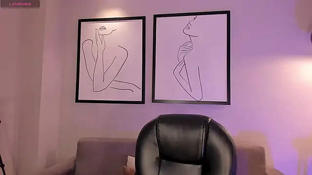 Snapshot of EveBensonX chatting on 11/25/25, 12:16 EveBensonX online show from 11/25/25, 12:16